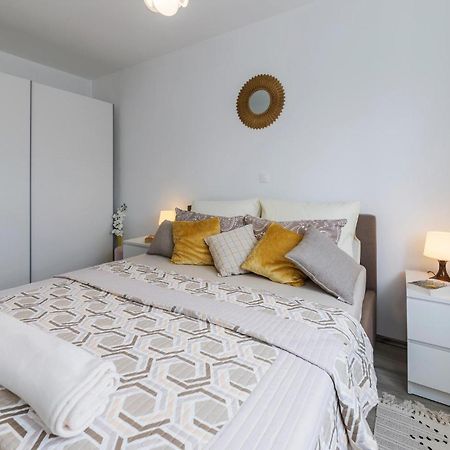 1 Bedroom Amazing Apartment In 佩罗杰 外观 照片