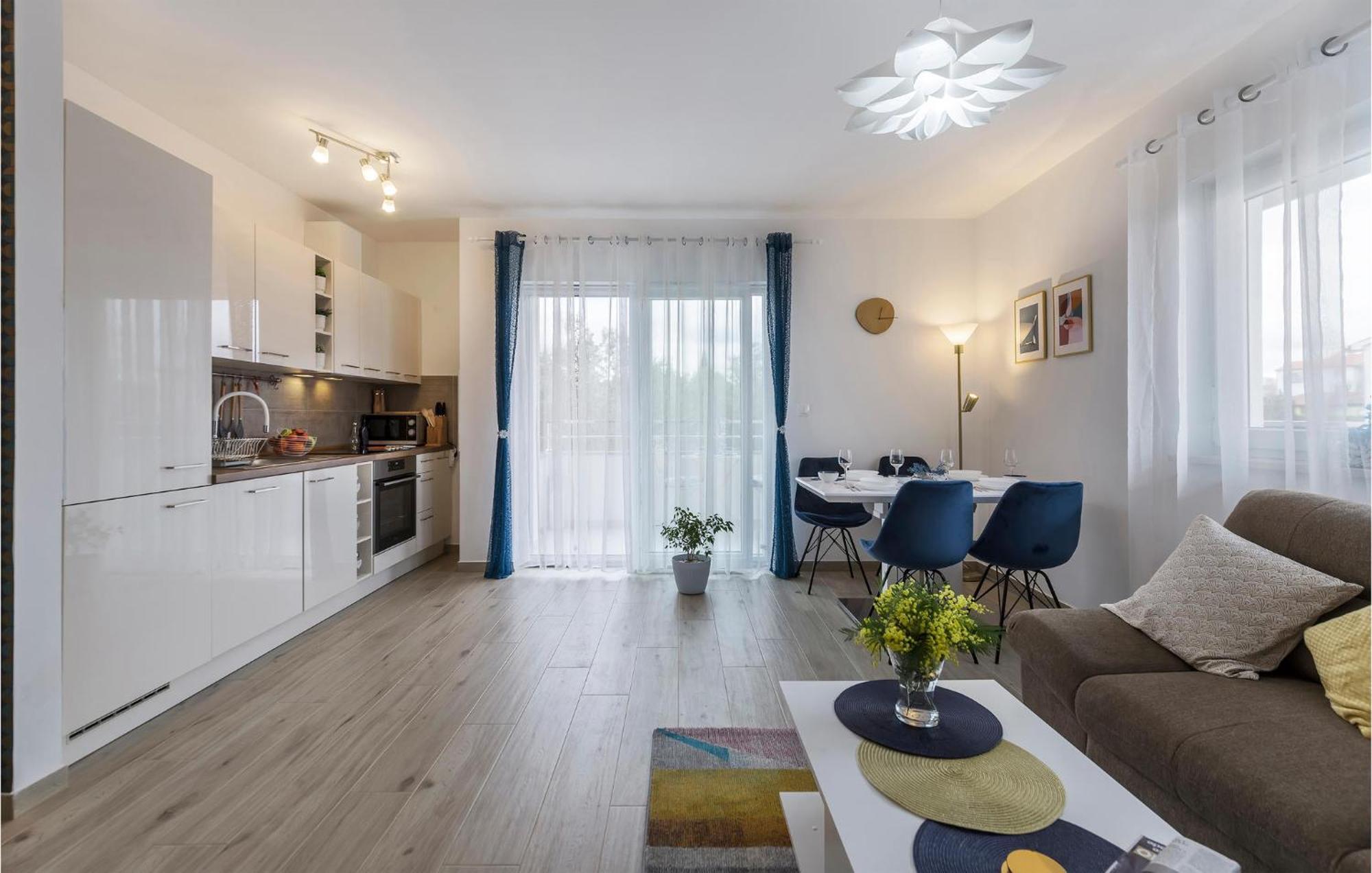 1 Bedroom Amazing Apartment In 佩罗杰 外观 照片